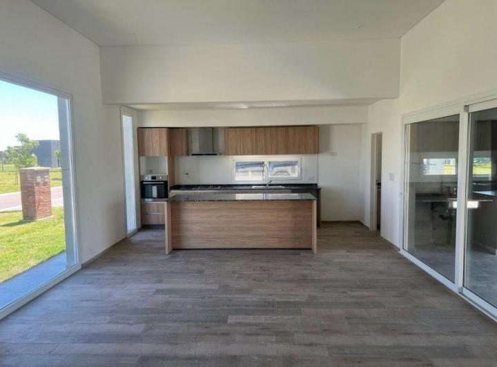 Casa · 151m² · 5 Ambientes · 2 Cocheras