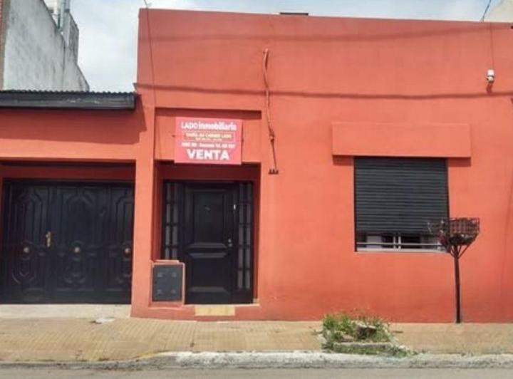 Casa · 1m² · 8 Ambientes · 1 Cochera