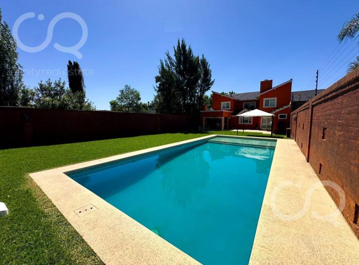 Casa · 600m² · 5 Ambientes · 2 Cocheras