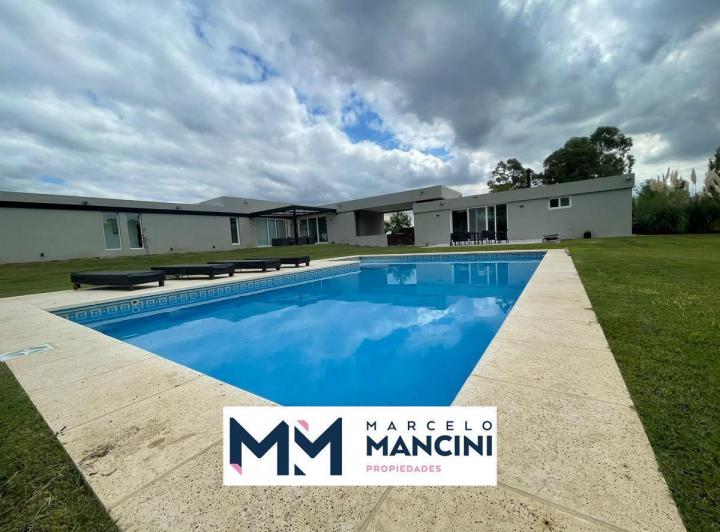 Casa · 300m² · 5 Ambientes · 2 Cocheras