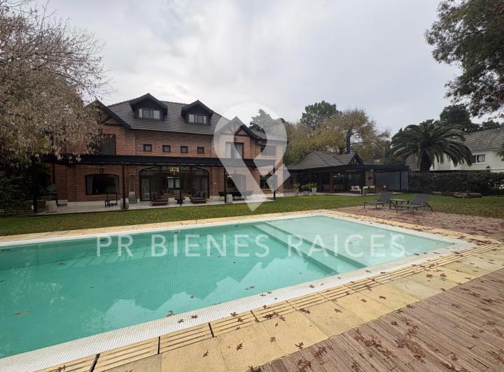 Casa · 430m² · 8 Ambientes