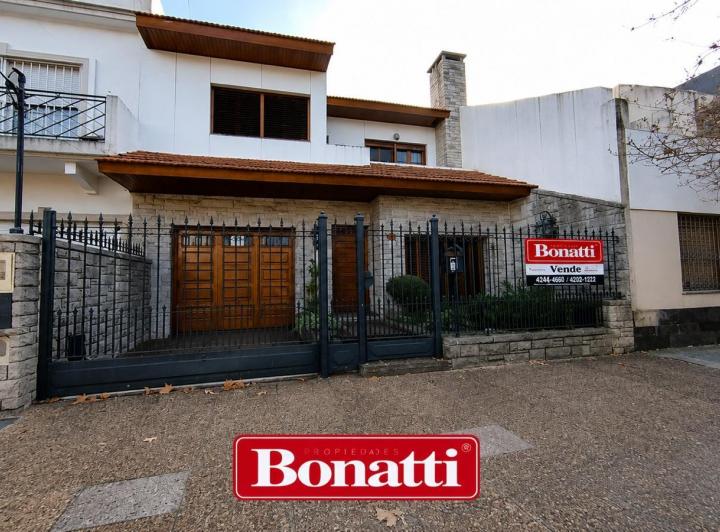 Casa · 496m² · 4 Dormitorios · 2 Cocheras
