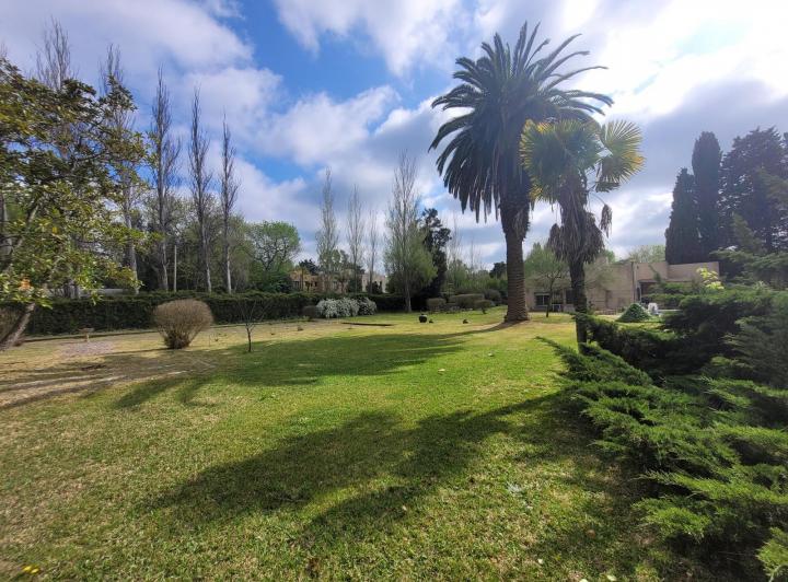 Casa · 280m² · 10 Ambientes · 2 Cocheras