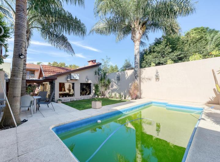 Casa · 374m² · 5 Ambientes · 2 Cocheras