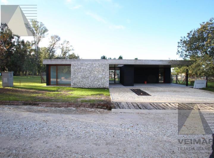 Casa · 173m² · 5 Ambientes · 2 Cocheras