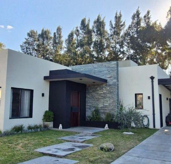 Casa · 185m² · 5 Ambientes · 1 Cochera