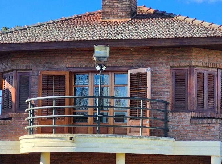 Casa · 290m² · 7 Ambientes · 2 Cocheras
