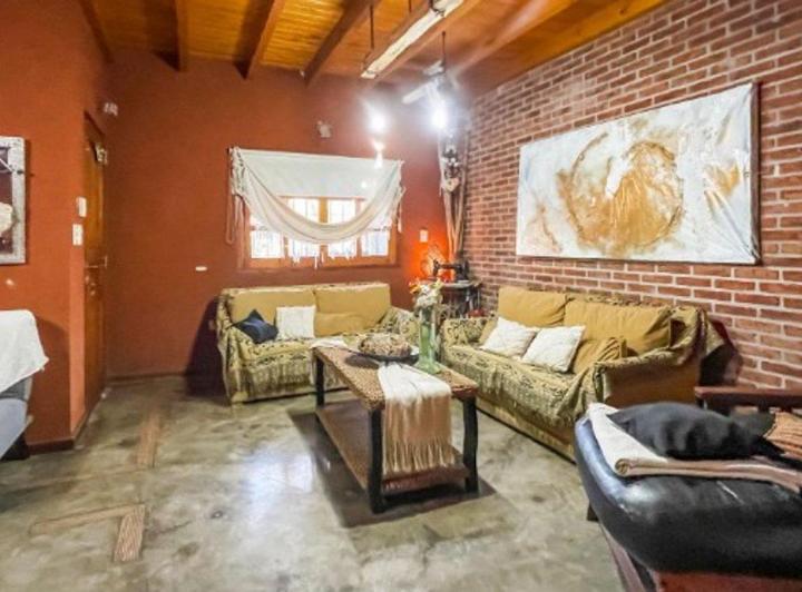 Casa · 180m² · 6 Ambientes · 3 Cocheras