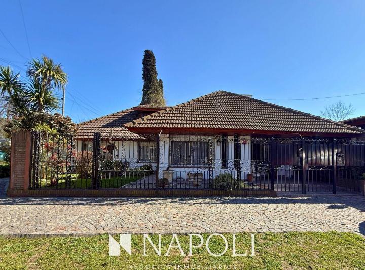 Casa · 236m² · 6 Ambientes · 2 Cocheras