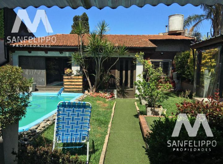 Casa · 207m² · 5 Ambientes · 1 Cochera
