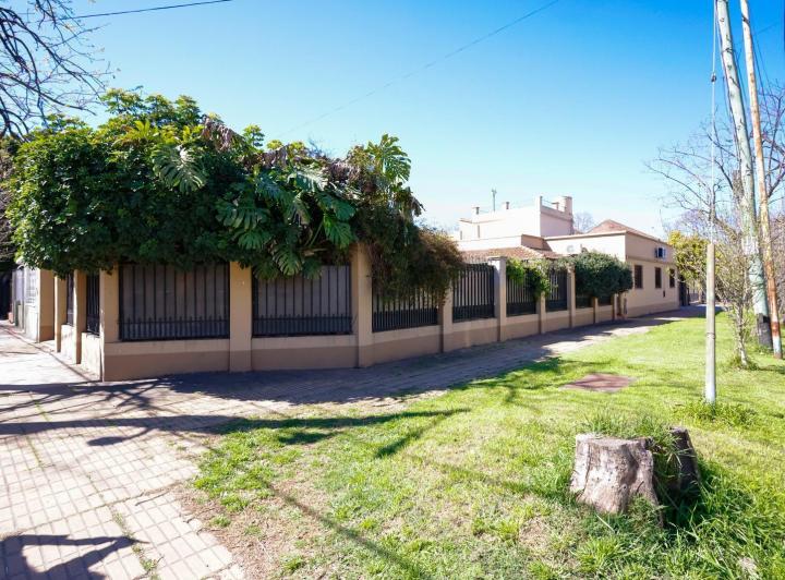 Casa · 202m² · 5 Ambientes · 2 Cocheras