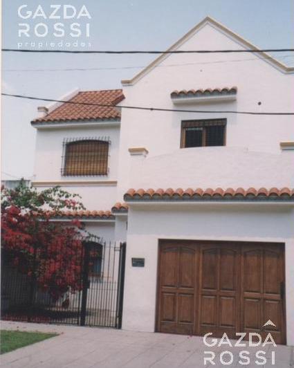 Casa · 260m² · 7 Ambientes · 2 Cocheras
