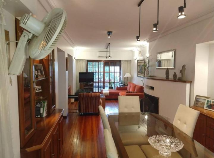 Casa · 260m² · 5 Ambientes · 2 Cocheras