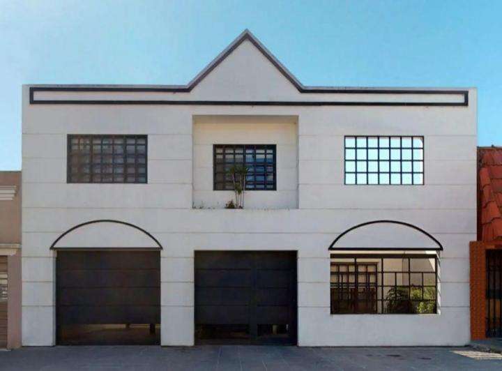 Casa · 213m² · 5 Ambientes · 3 Cocheras