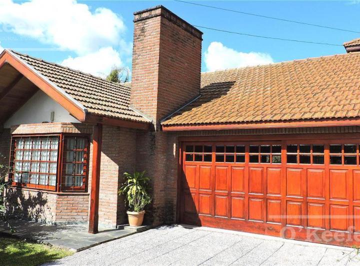 Casa · 352m² · 8 Ambientes · 1 Cochera