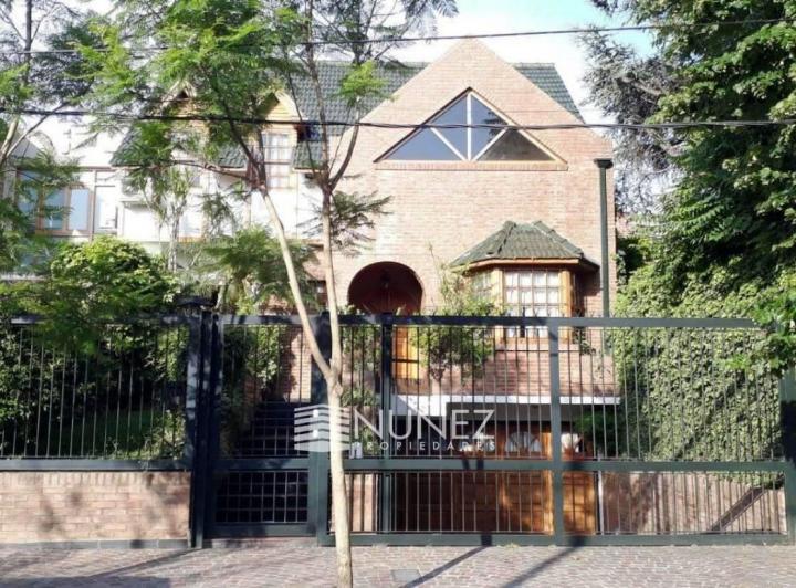 Casa · 380m² · 5 Ambientes · 3 Cocheras