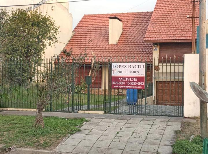 Casa · 270m² · 5 Ambientes · 3 Cocheras