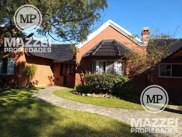 Casa · 210m² · 5 Ambientes