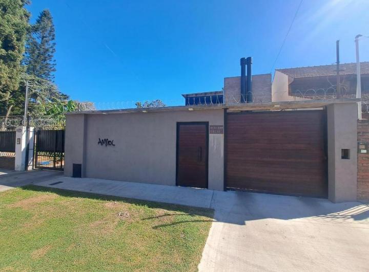 Casa · 200m² · 5 Ambientes · 2 Cocheras