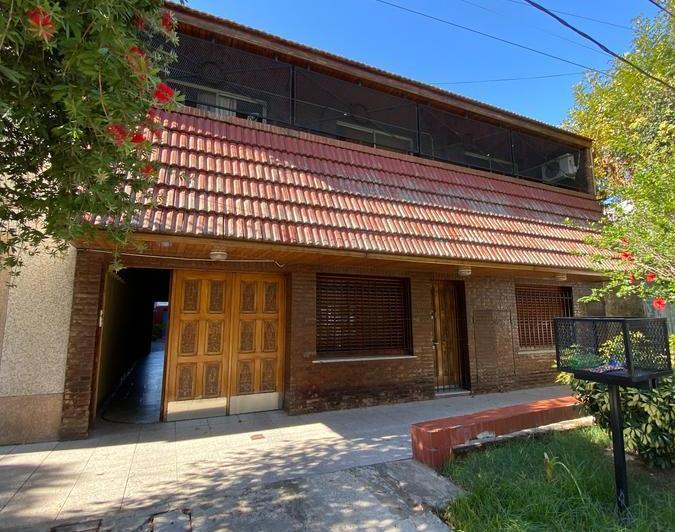 Casa · 291m² · 8 Ambientes · 1 Cochera
