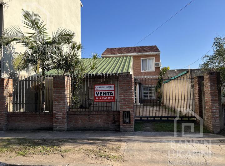 Casa · 110m² · 5 Ambientes · 2 Cocheras