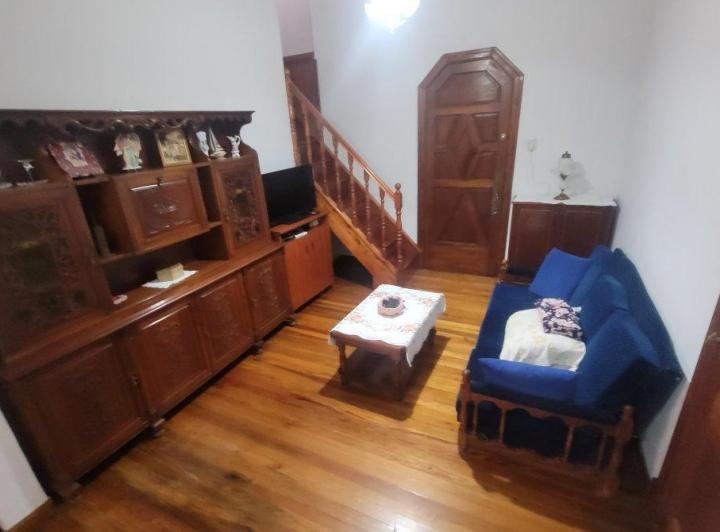 Casa · 1m² · 5 Ambientes · 1 Cochera