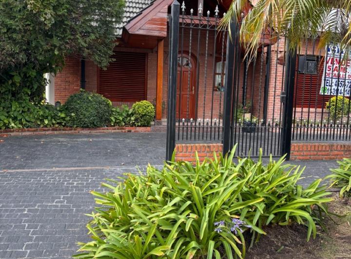 Casa · 369m² · 7 Ambientes · 3 Cocheras