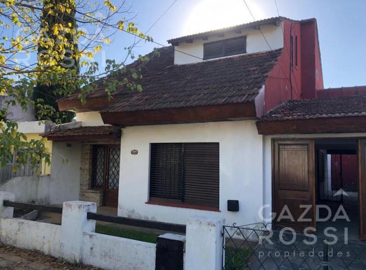 Casa · 210m² · 5 Dormitorios · 2 Cocheras