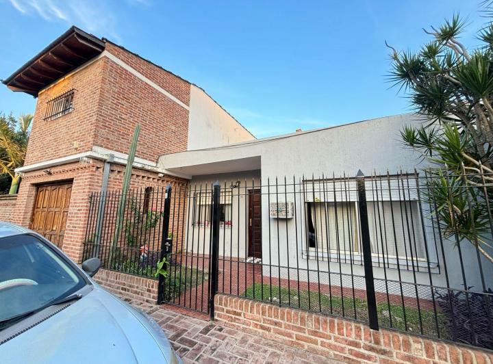 Casa · 130m² · 6 Ambientes · 2 Cocheras