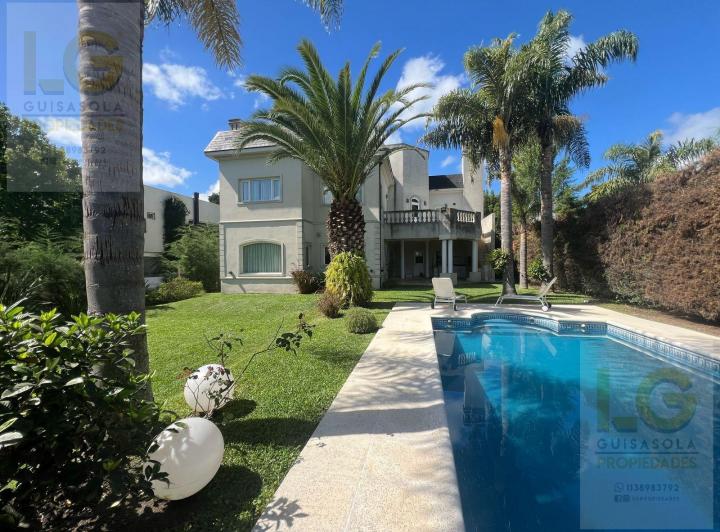 Casa · 320m² · 6 Ambientes · 2 Cocheras