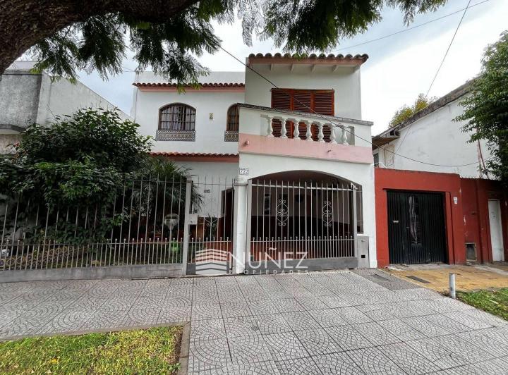 Casa · 219m² · 5 Ambientes · 1 Cochera
