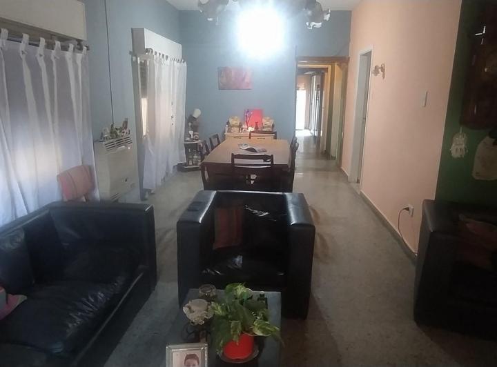 Casa · 200m² · 6 Ambientes · 1 Cochera