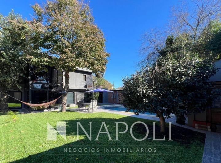 Casa · 145m² · 6 Ambientes · 3 Cocheras