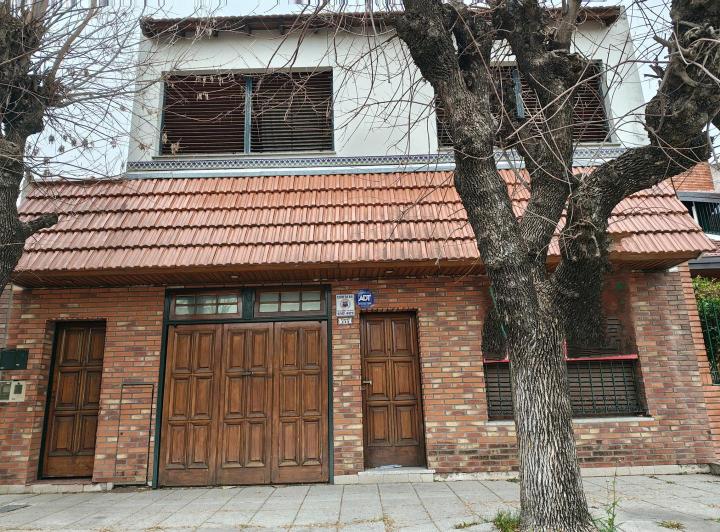 Casa · 160m² · 5 Ambientes · 1 Cochera