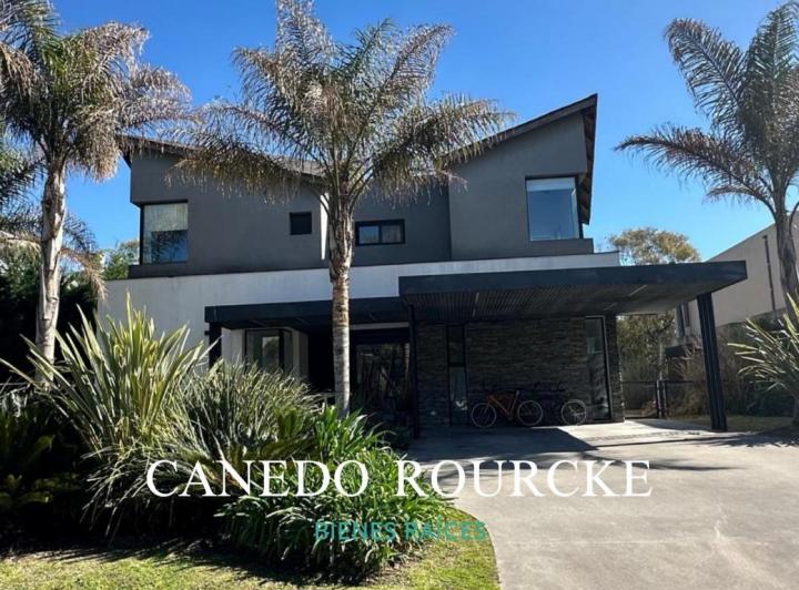 Casa · 311m² · 5 Ambientes · 2 Cocheras