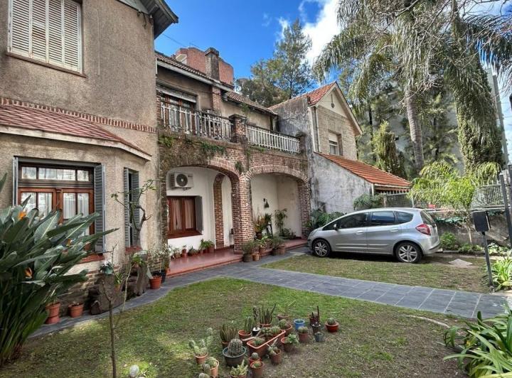 Casa · 290m² · 5 Dormitorios · 1 Cochera