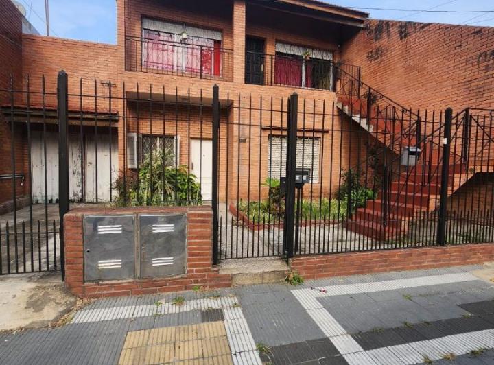 Casa · 340m² · 5 Ambientes · 2 Cocheras