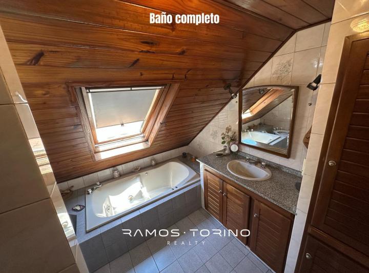 Casa · 240m² · 6 Ambientes · 2 Cocheras