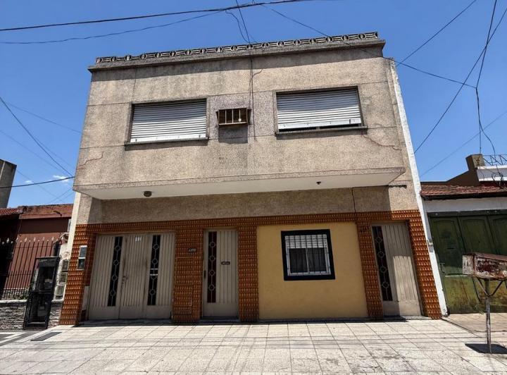 Casa · 170m² · 6 Ambientes · 1 Cochera