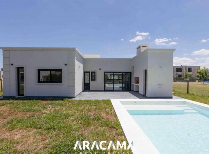 Casa · 169m² · 5 Ambientes · 2 Cocheras