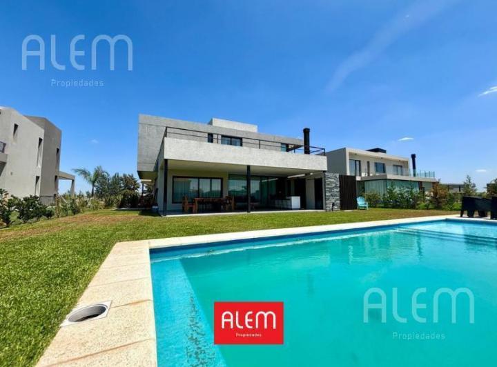 Casa · 123m² · 7 Ambientes · 2 Cocheras