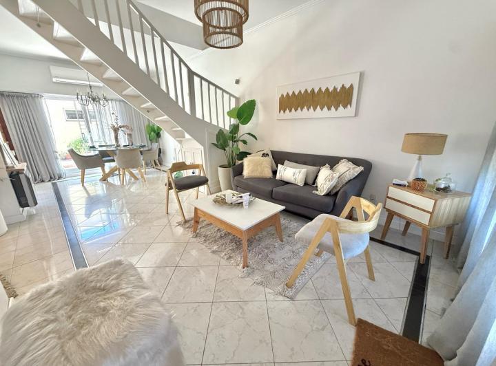 Casa · 200m² · 5 Ambientes · 1 Cochera