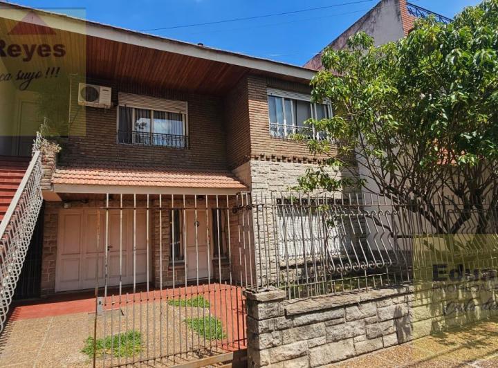 Casa · 300m² · 6 Ambientes · 2 Cocheras