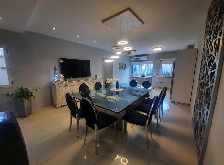 Casa · 100m² · 5 Ambientes · 1 Cochera