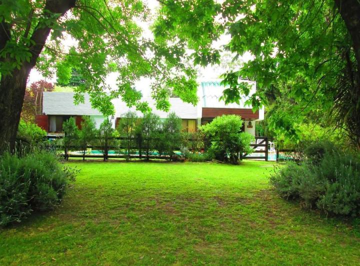 Casa · 250m² · 5 Ambientes · 2 Cocheras