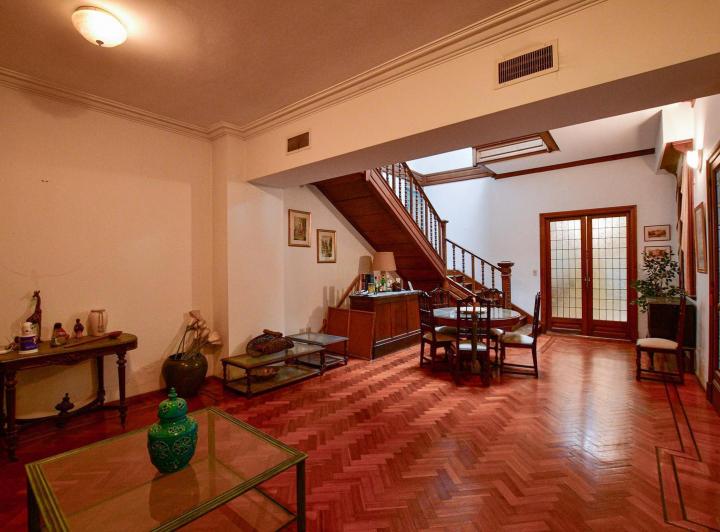 Casa · 287m² · 9 Ambientes · 1 Cochera