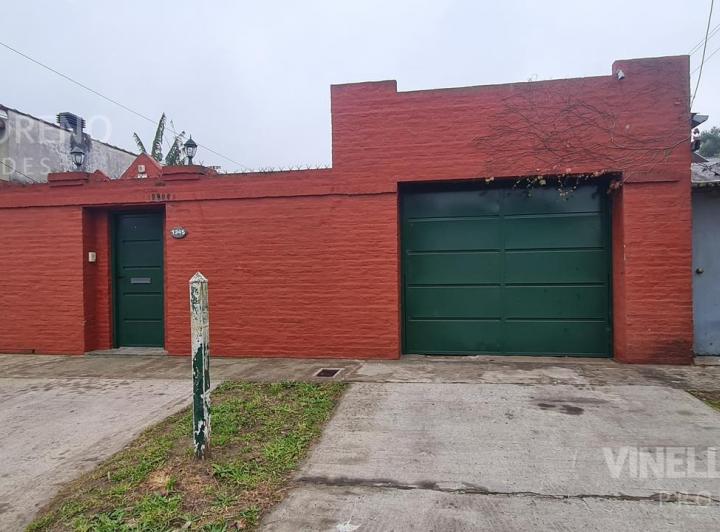 Casa · 380m² · 8 Ambientes · 3 Cocheras
