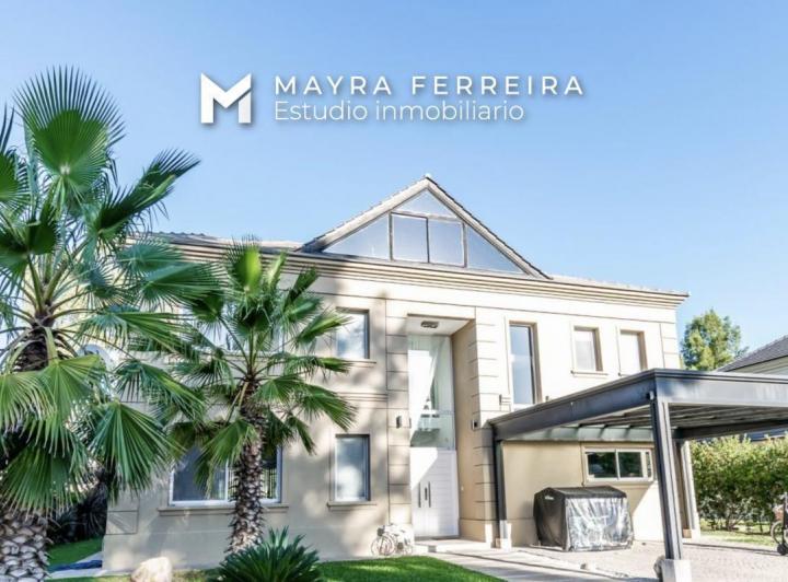 Casa · 303m² · 5 Ambientes · 2 Cocheras