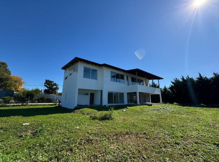 Casa · 450m² · 4 Dormitorios