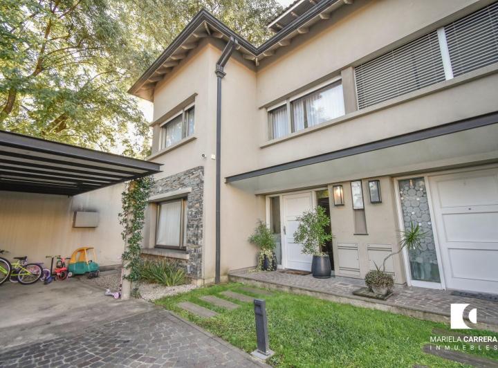 Casa · 200m² · 5 Ambientes · 2 Cocheras